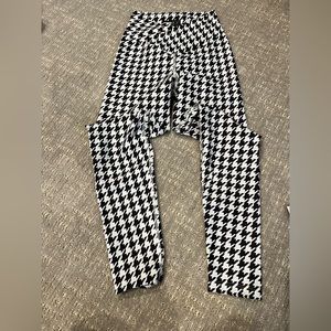 Houndstooth leggings by Beach riot